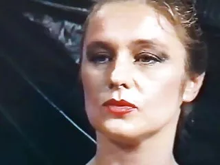 دو سگ و سکس پیرزن پیرمرد یک مرد در آشپزخانه